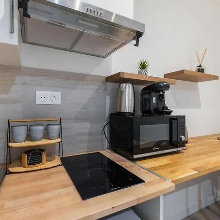 16 Modern Near Metro High-speed Apartment